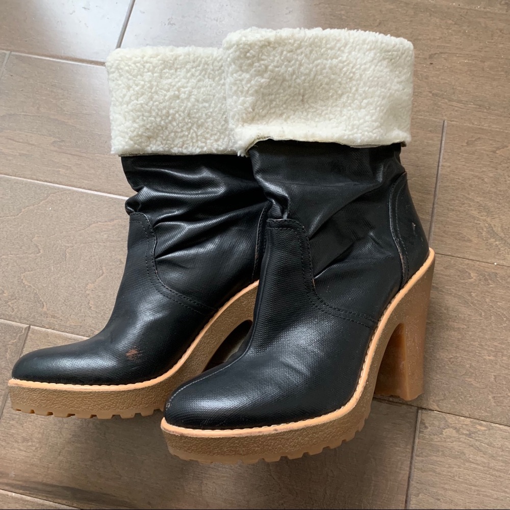 Marc Jacobs fold over her boot